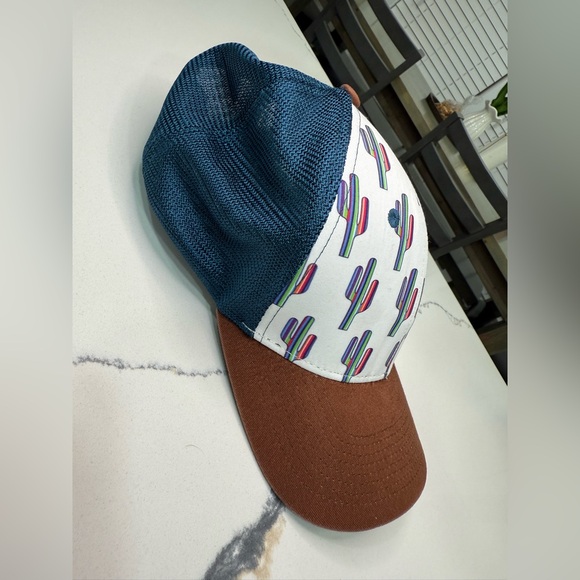 Ariat Women’s Cactus Print Logo Cap - Picture 2 of 4